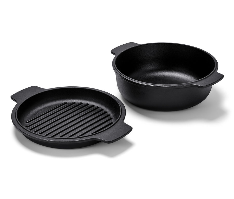 Casserole et poêle 2 en 1 en fonte noire.