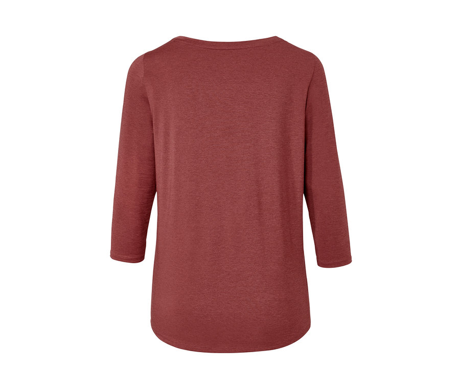 Détail d'un t-shirt fonctionnel terre cuite à manches 3/4.