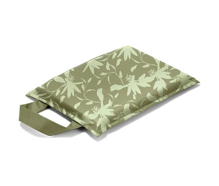Coussin pour genoux avec motif de feuilles et de fleurs.