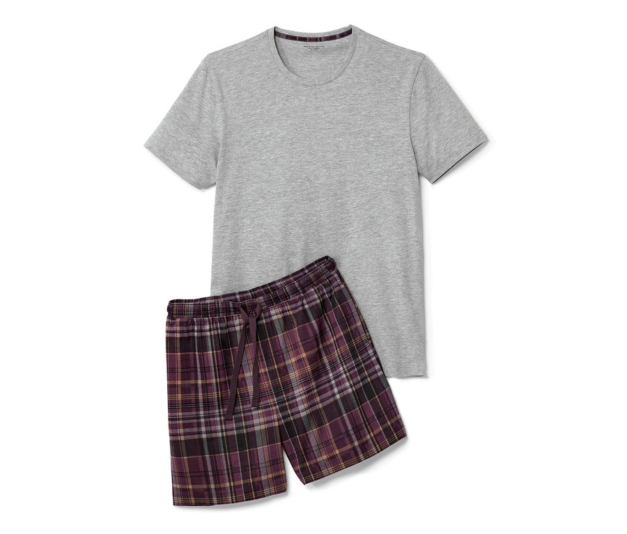 T-shirt gris et pyjashort à carreaux.