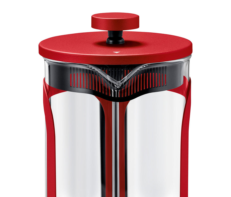 Gros plan d'une cafetière à piston rouge de 800 ml pour 6 tasses.