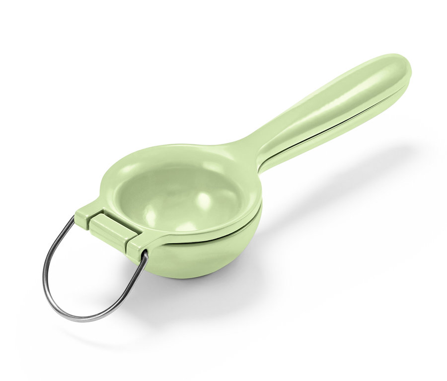 Un presse-agrumes vert.