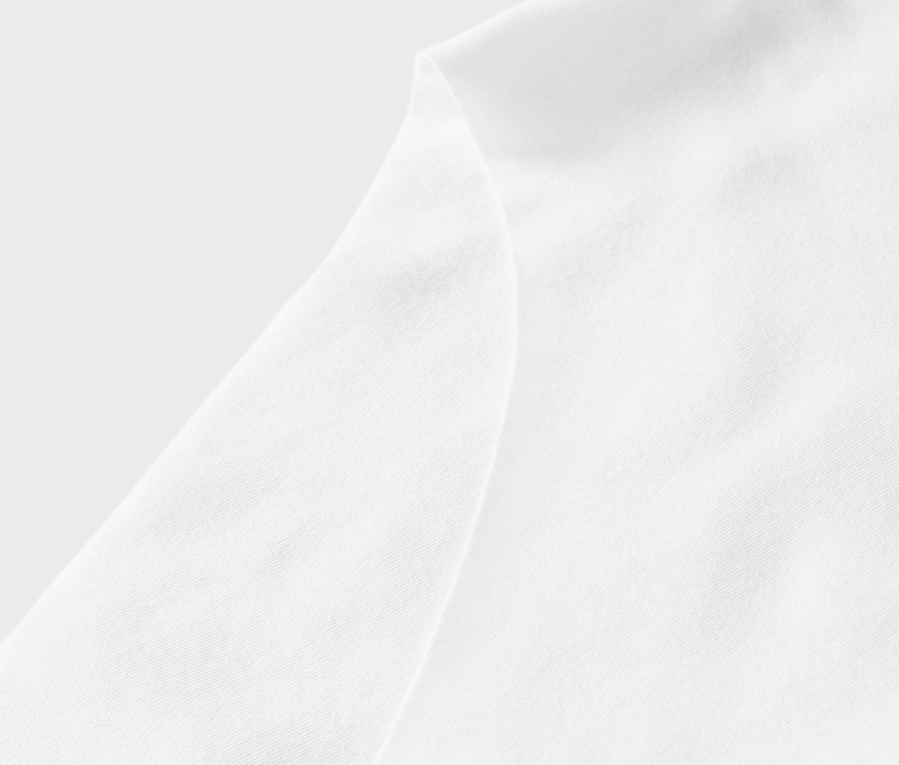 Gros plan sur un tissu blanc.