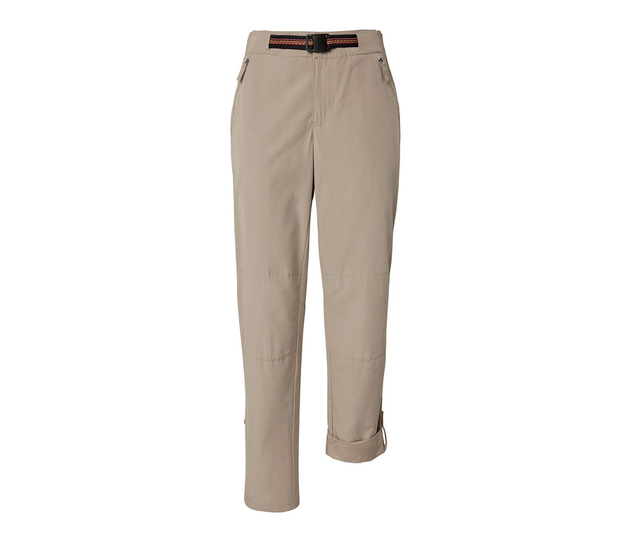Pantalon d’extérieur beige avec protection anti-moustiques et ceinture marron.
