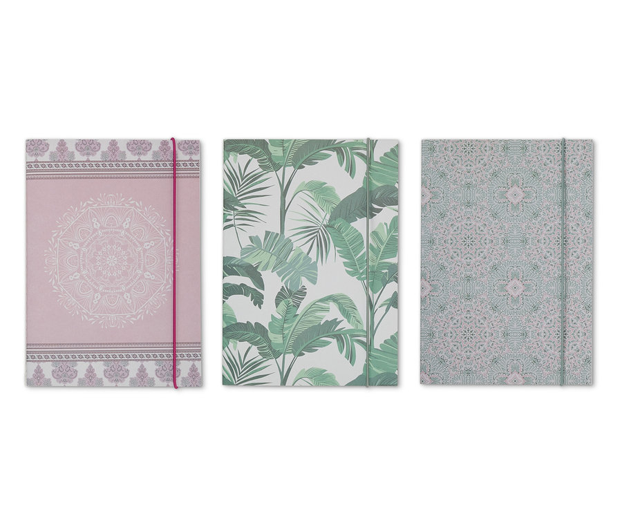 Trois carnets avec des motifs différents.