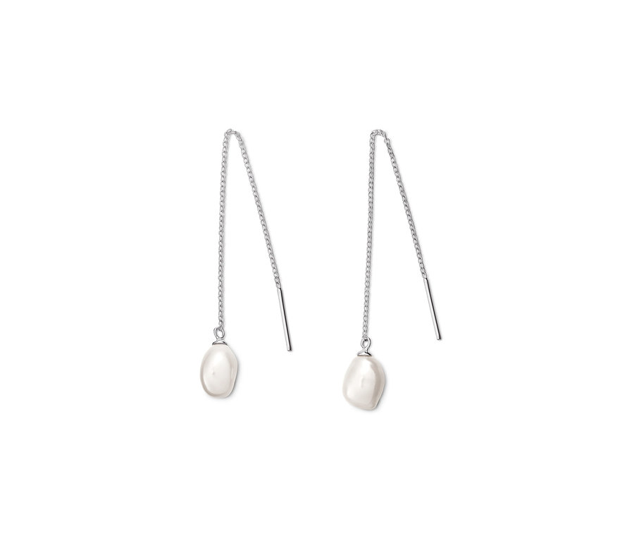 Deux pendants d'oreille en argent 925 rhodié, avec des perles de culture d’eau douce.