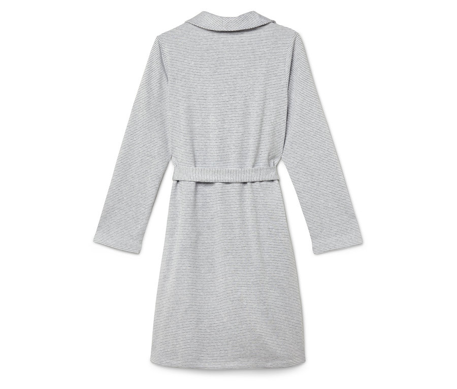 Vue arrière d'un peignoir rayé avec une ceinture.