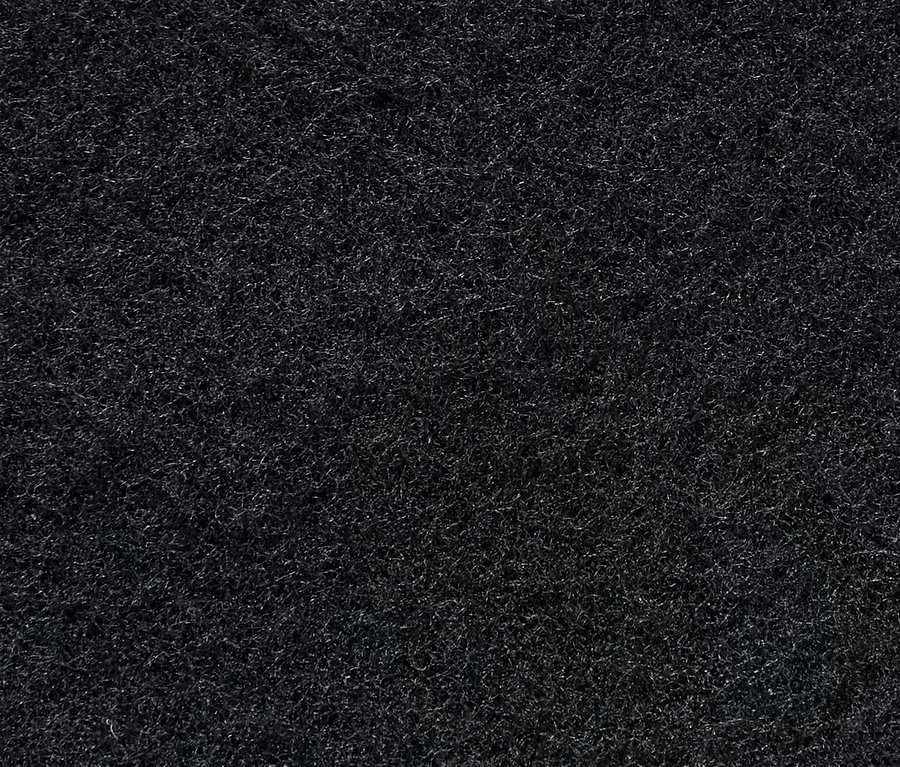 Gros plan sur la texture d'un feutre gris foncé.