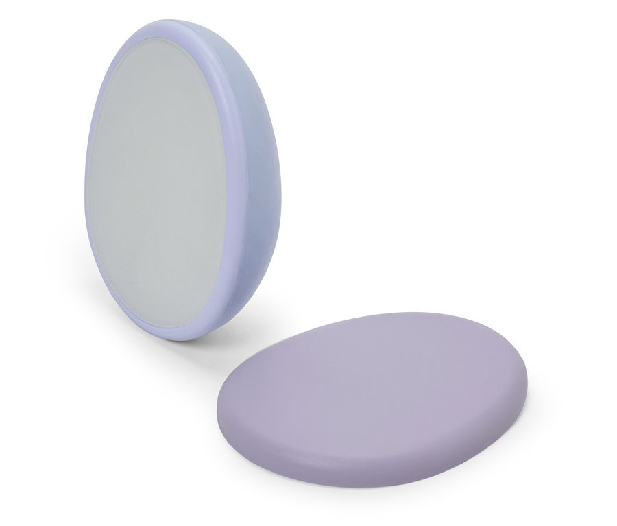 Deux objets ovales violets sur un fond blanc.