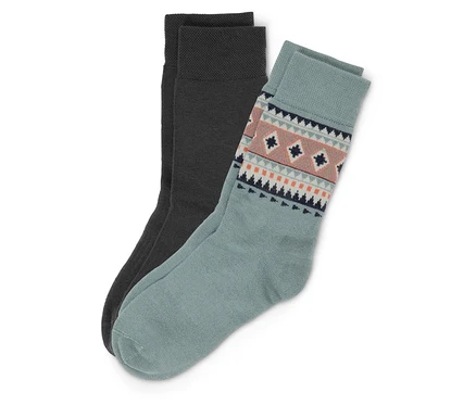 Deux paires de chaussettes : une paire gris foncé, une paire bleu-vert avec un motif géométrique sur la bordure.