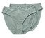 Deux culottes vert clair sont posées l'une sur l'autre. L'une a de la dentelle.