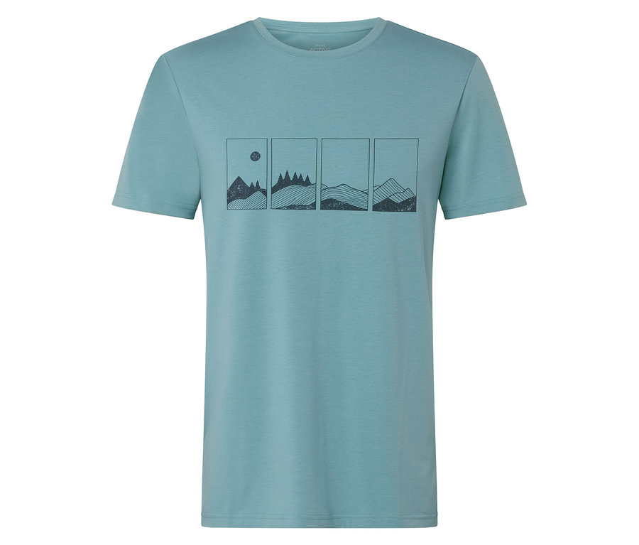 T-shirt bleu clair avec quatre images de paysages de montagne sur le devant.