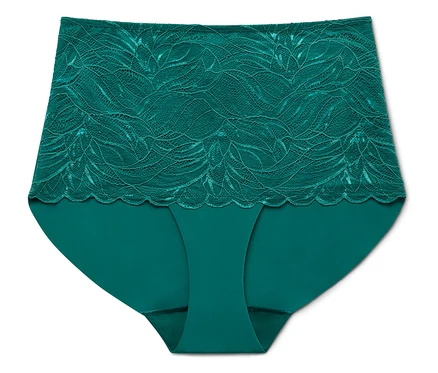 Culotte verte pour femme avec partie supérieure en dentelle, isolée sur fond blanc.