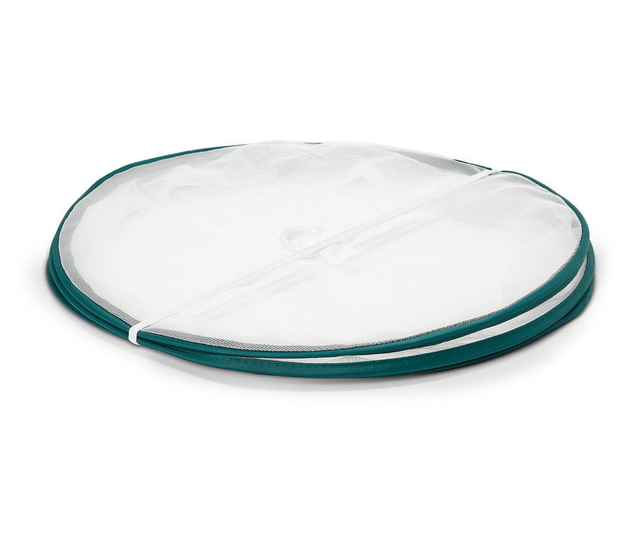 Panier à linge rond plié avec bordure verte, filet translucide et bande blanche.