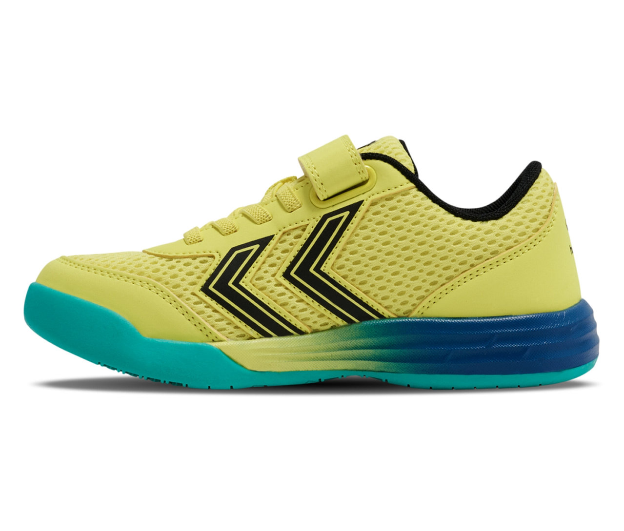 Chaussure jaune Multiplay Flex VC JR hummel® avec fermeture velcro et semelle bleu-vert.