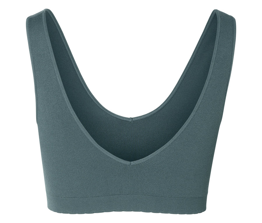 Gros plan d'un soutien-gorge de sport gris-bleu avec un décolleté en V sur un fond blanc.
