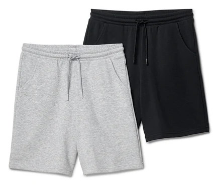 Deux shorts de survêtement courts, un gris clair et un noir, sont disposés côte à côte.