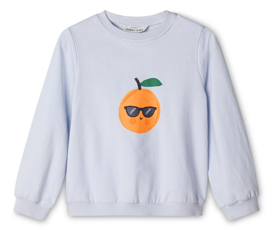 Sweat-shirt clair avec une orange imprimée portant des lunettes de soleil.