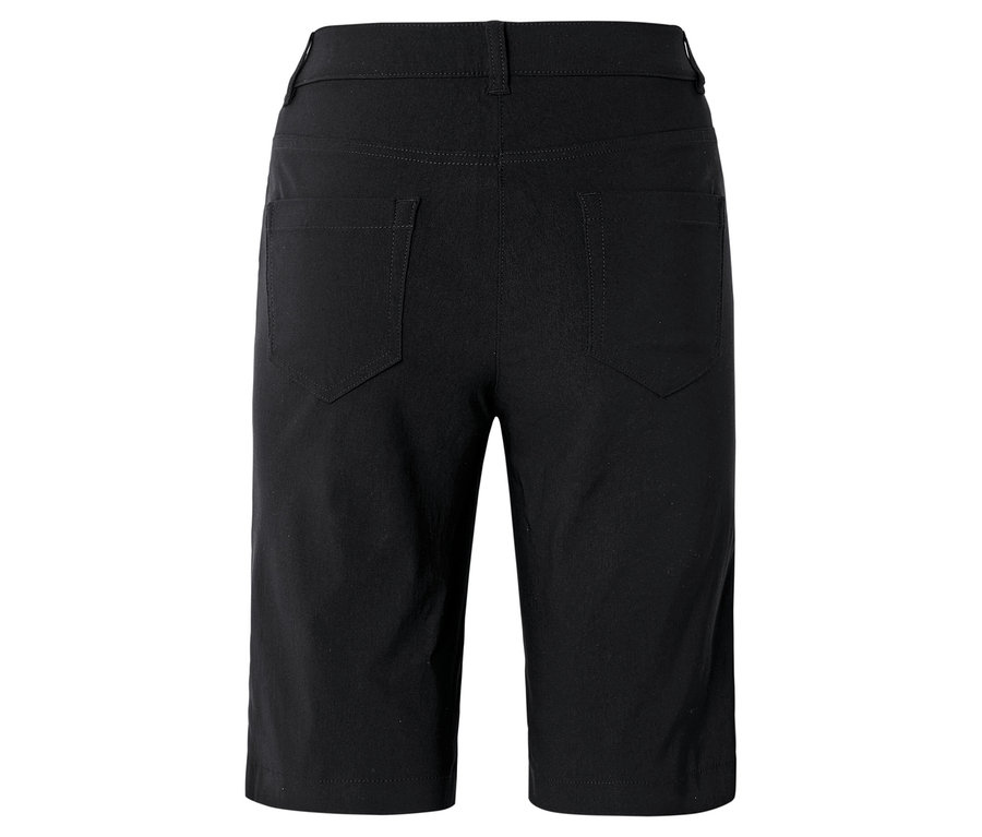 Short noir avec poches arrière et passants de ceinture, photographié de dos.