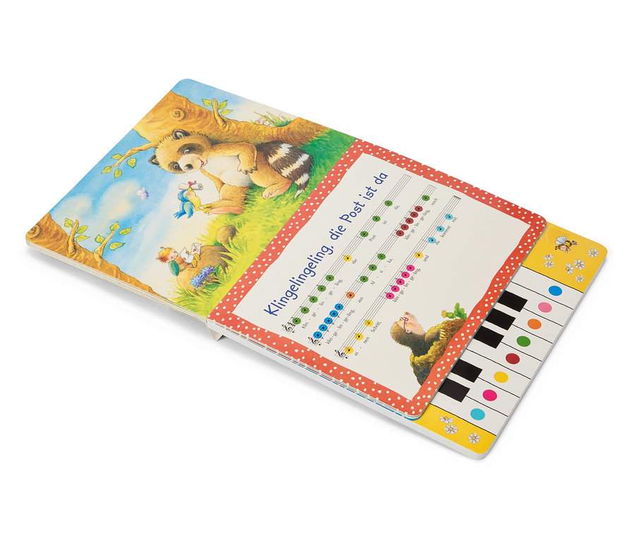 Livre ouvert pour enfants avec des notes de musique et une illustration d'animaux dans une scène de forêt.