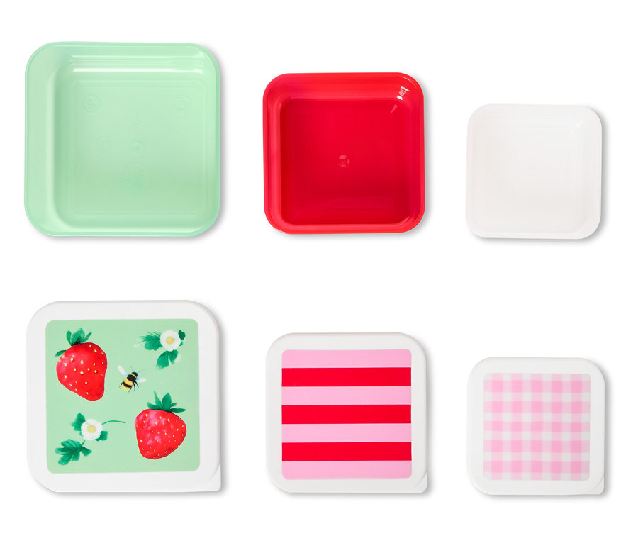 Sept récipients carrés de différentes couleurs et motifs, vus du dessus.