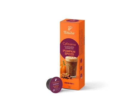 Boîte orange de capsules de café Cafissimo Flavoured Espresso Pumpkin Spiced avec image de latte, citrouilles et cannelle. Une capsule violet foncé est devant.