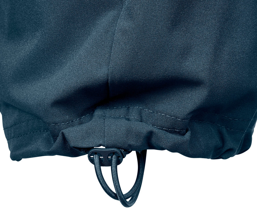 Gros plan sur un pantalon softshell avec cordon de serrage.