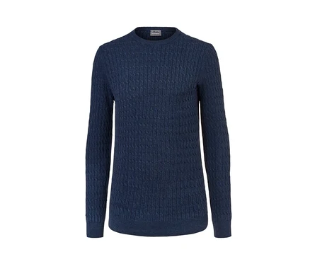 Gros plan sur un pull en maille bleu chiné.
