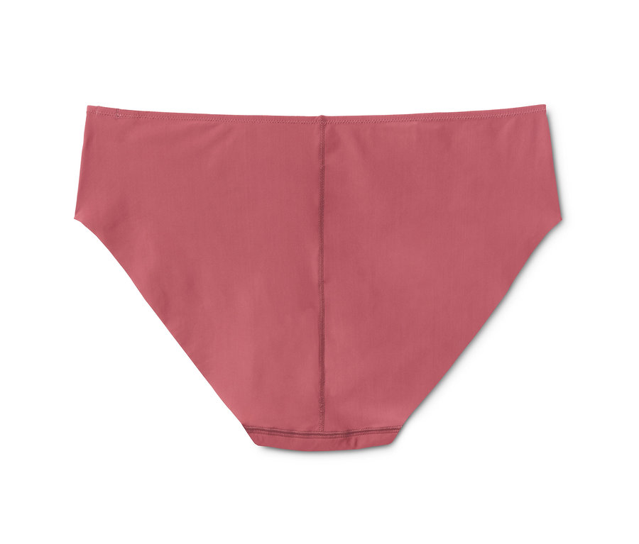 Gros plan d'un slip Magic-Cut couleur framboise d'un ensemble de 5.