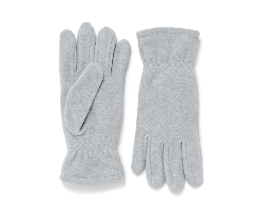 Deux gants en polaire gris sont posés l'un à côté de l'autre.