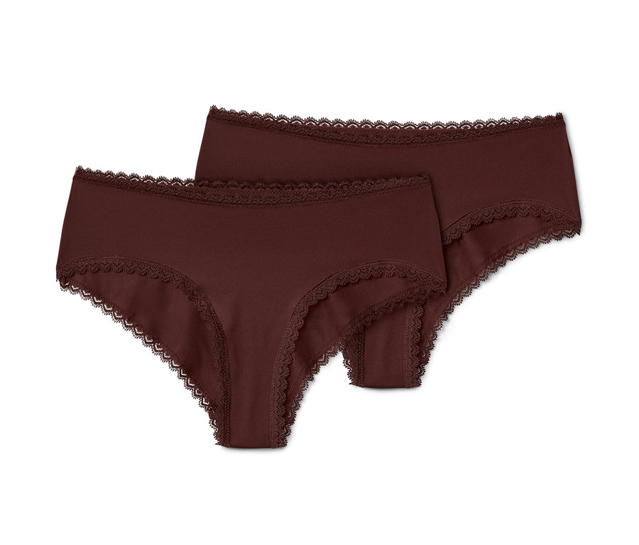 Deux hipsters marron avec de la dentelle.