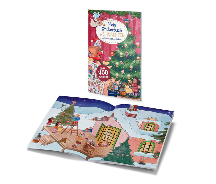 Deux images : un «
Achtung
: Mein Stickerbuch »Weihnachten« » fermé et un livre ouvert avec une illustration d’une scène de Noël.