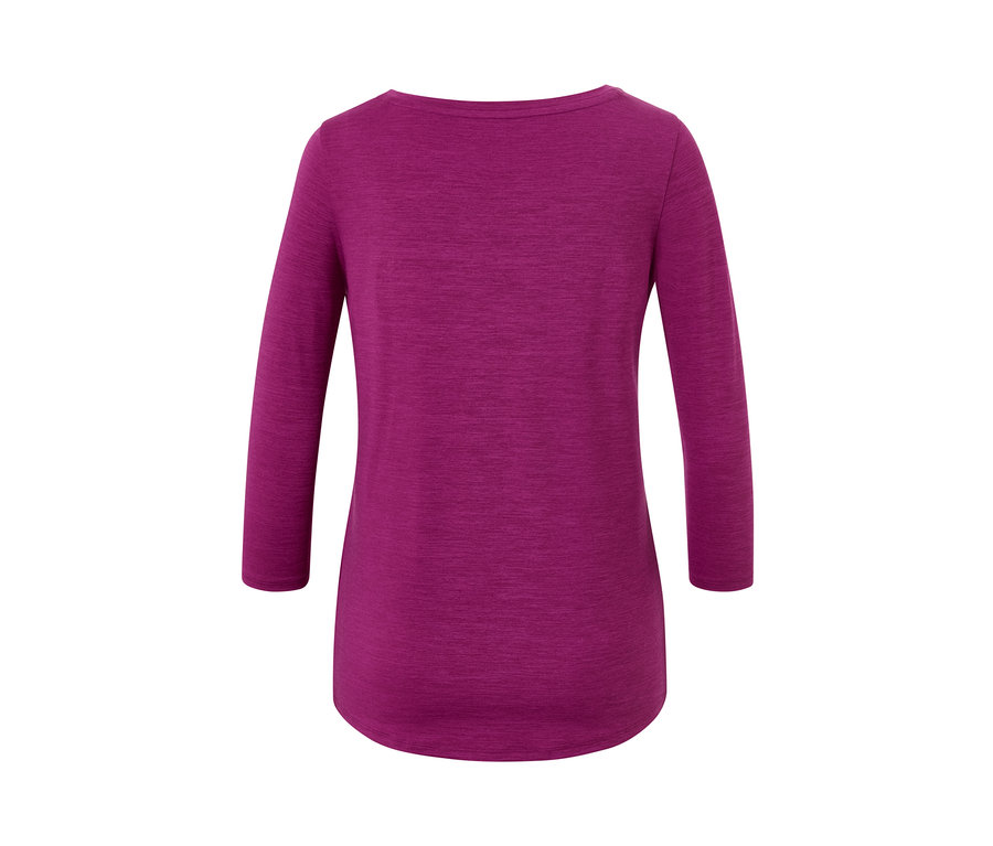 Gros plan sur un t-shirt technique rose à manches 3/4.