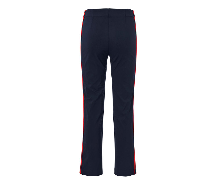 Pantalon stretch bleu marine avec des galons rouges sur les côtés.