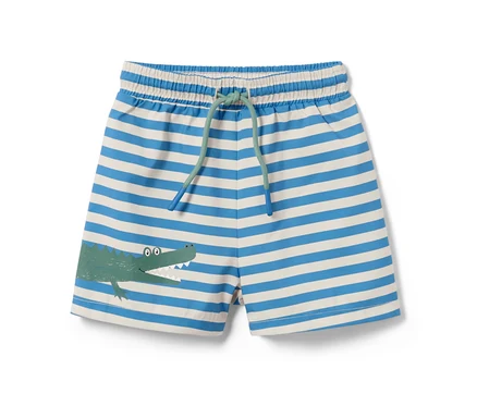 Boardshort pour enfant à rayures bleues et blanches avec un motif de crocodile.
