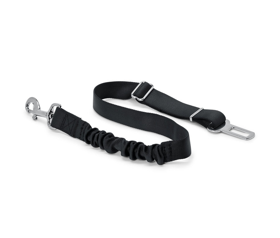 Ceinture de sécurité noire pour chien avec mousqueton et boucle de voiture.