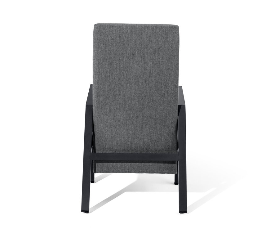Vue arrière d'un unique fauteuil relaxant gris à dossier haut avec cadre noir.