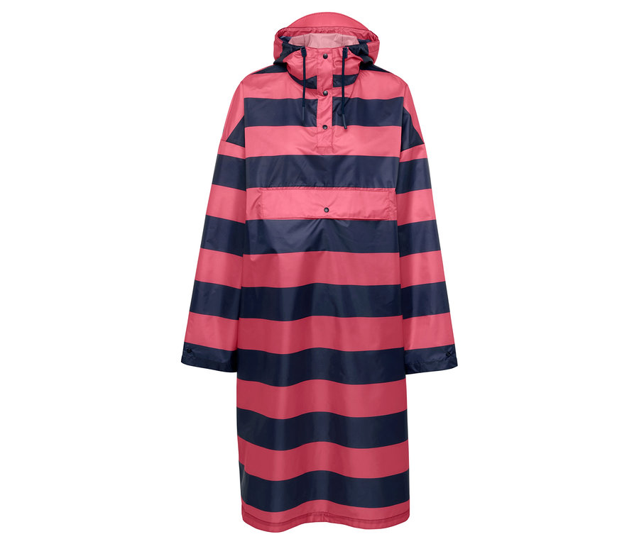 Long manteau de pluie à capuche rayé horizontalement rose et bleu marine.