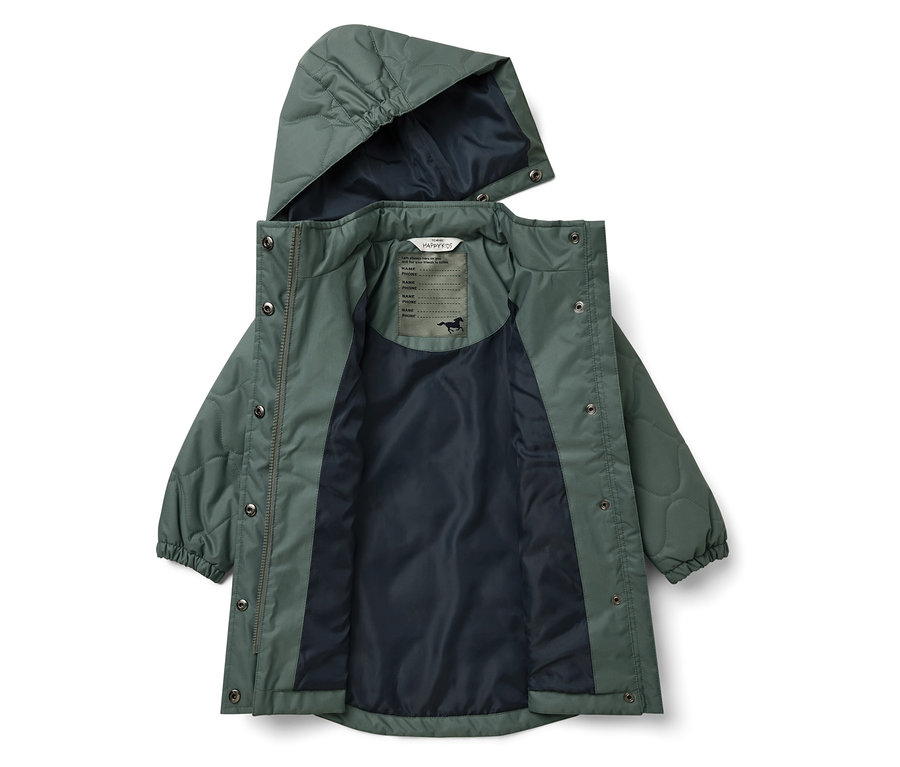 Une veste d'enfant verte à capuche ouverte, l'intérieur faisant face à l'avant.