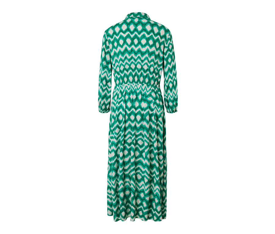 Vue arrière d'une robe chemise imprimée avec un motif vert et blanc.