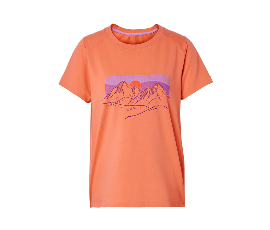 T-shirt orange avec imprimé de montagnes et de lever de soleil.
