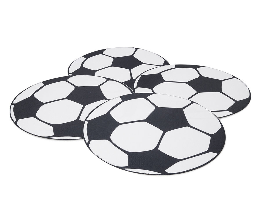 Quatre dessous de verre ronds en forme de ballon de football avec un motif noir et blanc sont posés les uns sur les autres.