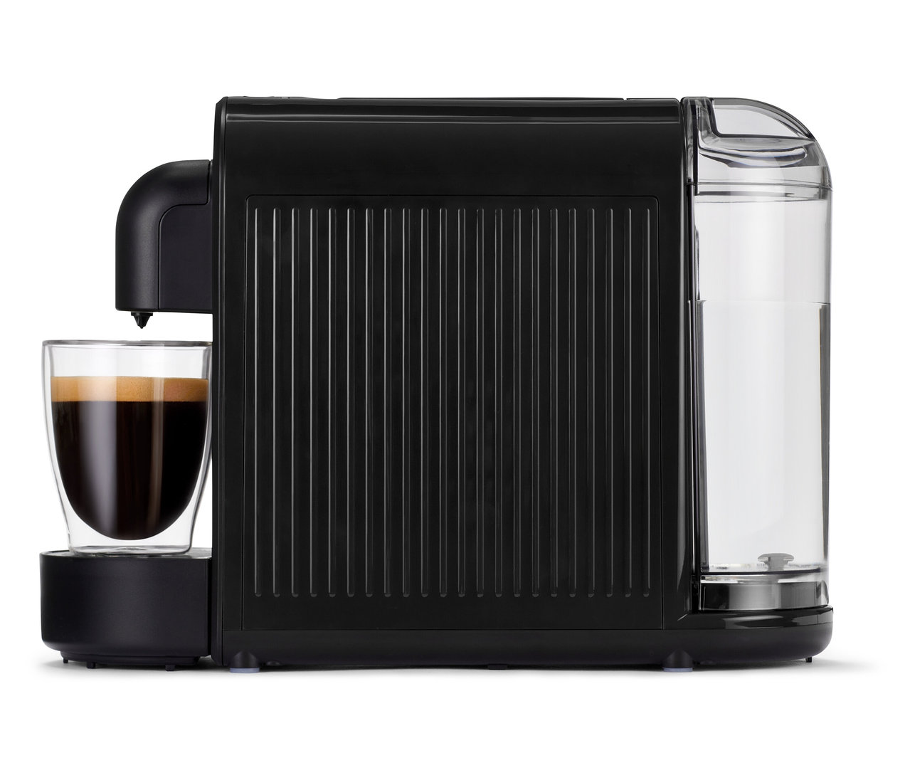 Une machine à café noire Cafissimo now black avec une tasse de café devant.