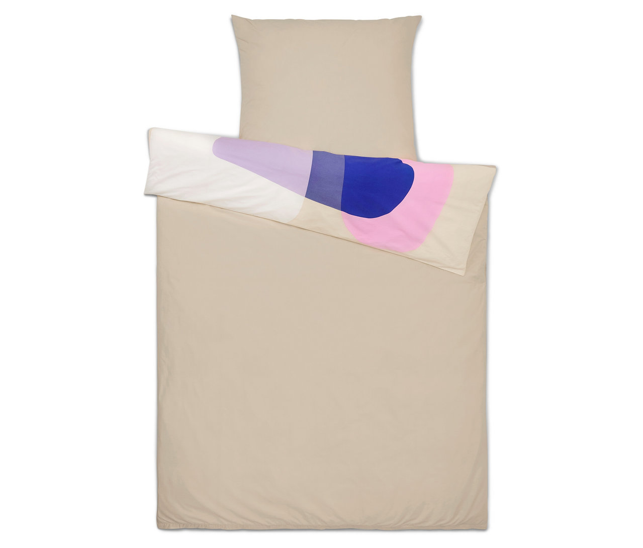 Linge de lit beige avec un motif abstrait violet, bleu, rose et blanc.