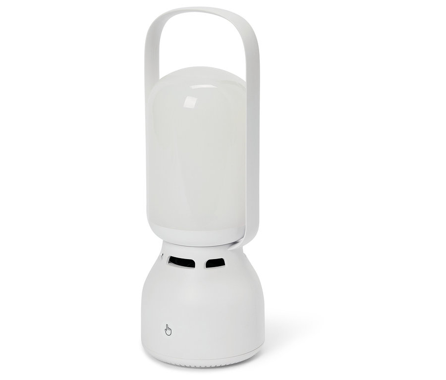 Lanterne blanche avec une poignée sur fond blanc.