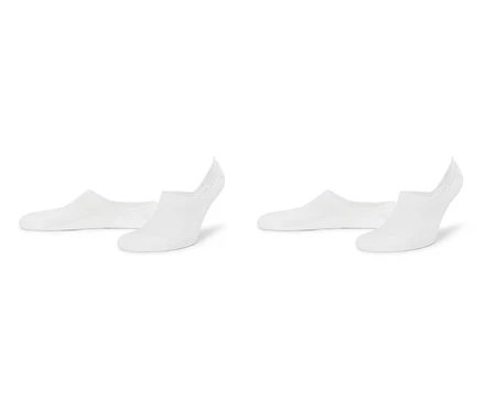 Deux paires de chaussettes blanches invisibles posées sur un fond blanc.