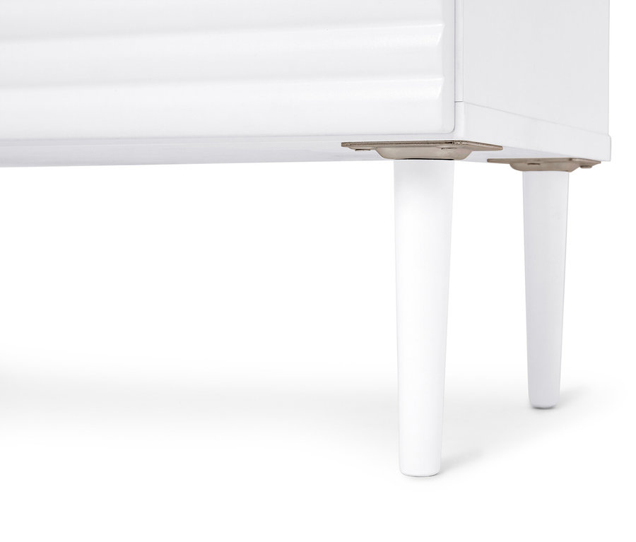 Vue détaillée d'un meuble blanc avec deux pieds.