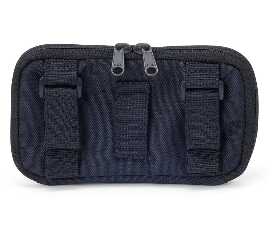 Sac bleu marine avec deux fermetures éclair et trois boucles pour la fixation.