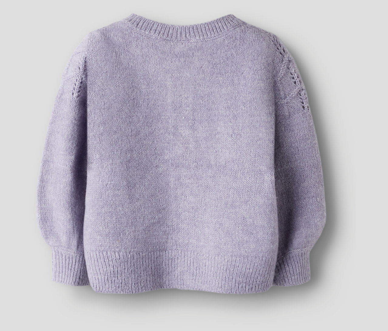 Gros plan du dos d'un cardigan violet NAME IT.