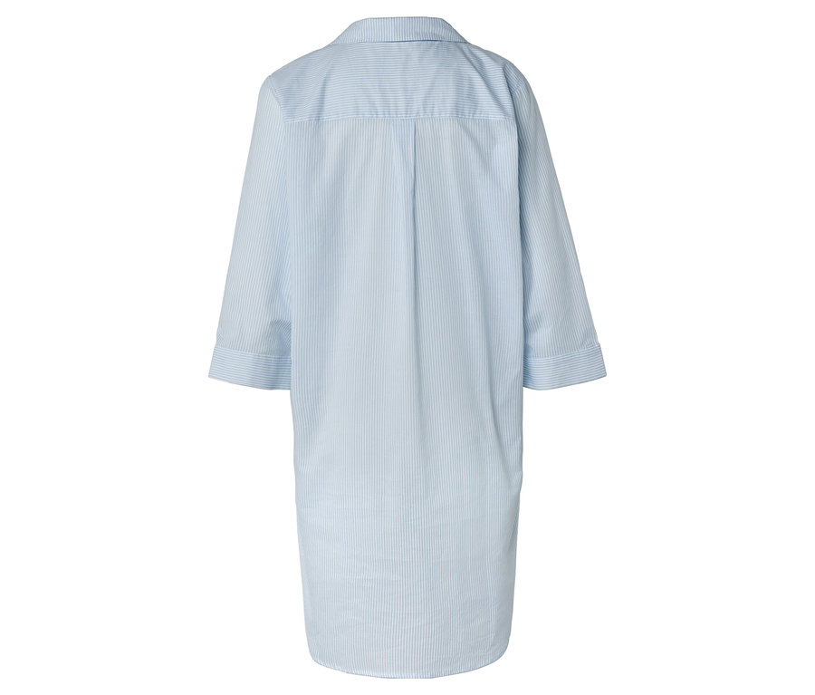 Vue arrière d'une robe chemise à rayures bleu clair et blanc.